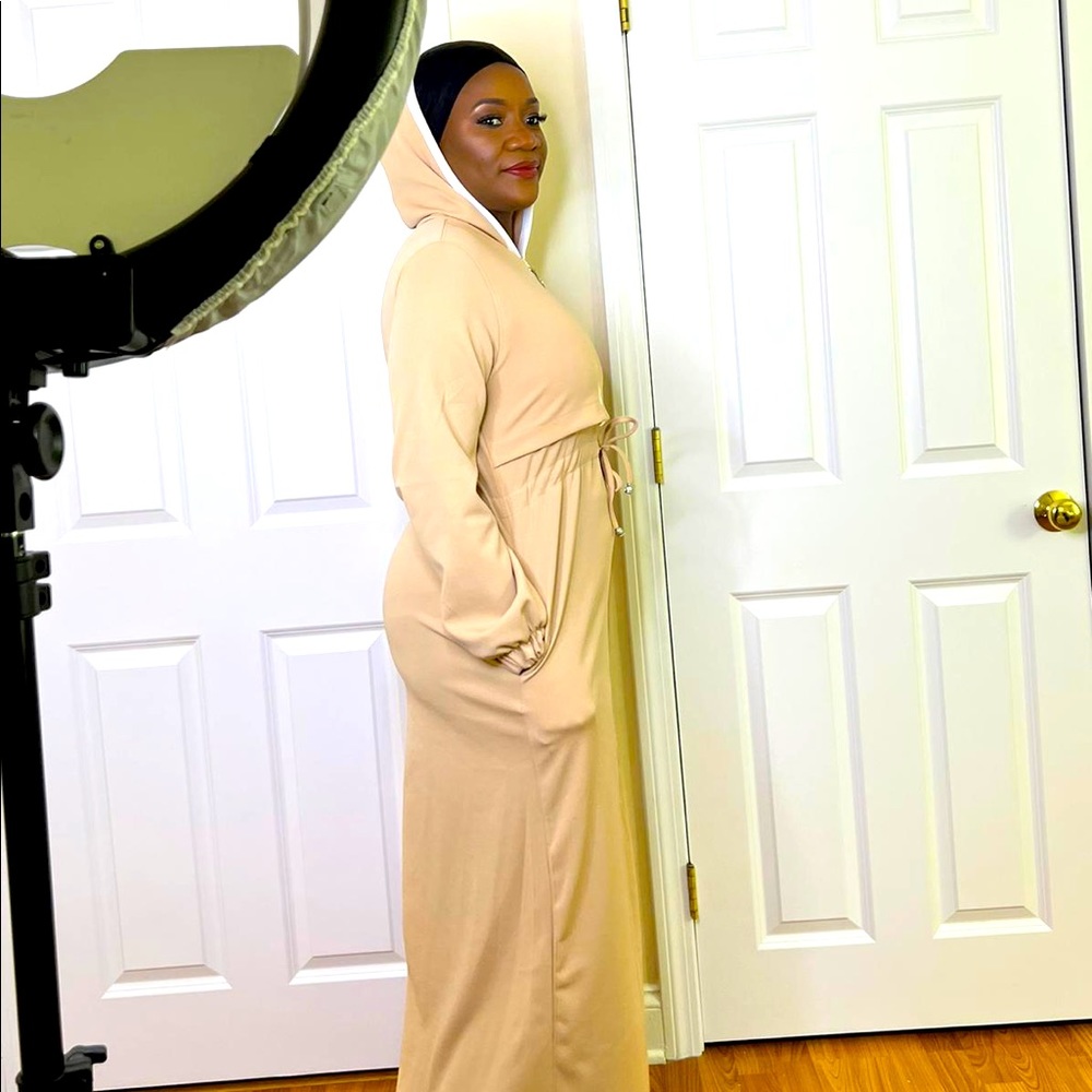 Hooded casual Abaya in Beige (only one piece left)